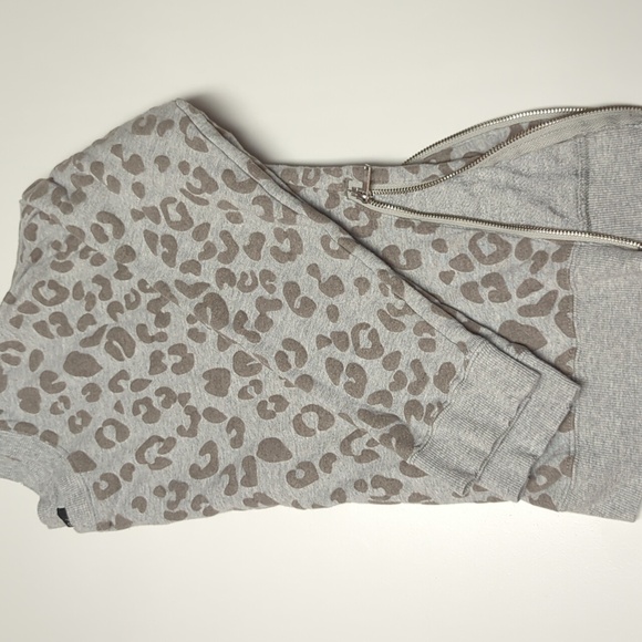 Rails leopard print sweatshirt w/side zippers - Picture 1 of 10